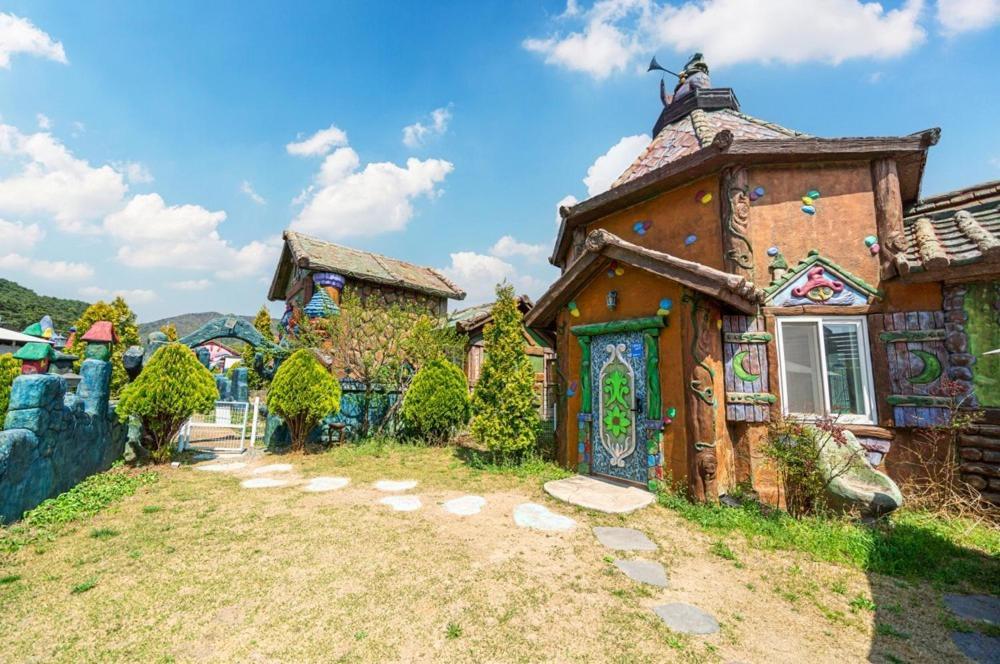 Lala Land Pet Friendly Pension Gyeongju Exterior photo